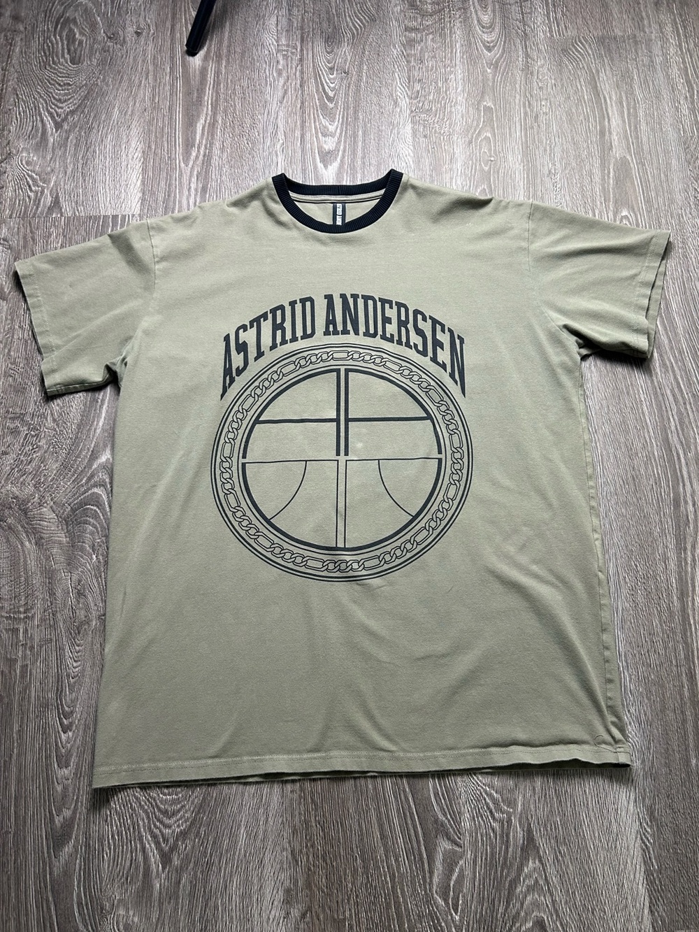 Astrid Andersen men’s Olive Graphic Ringer T-Shirt